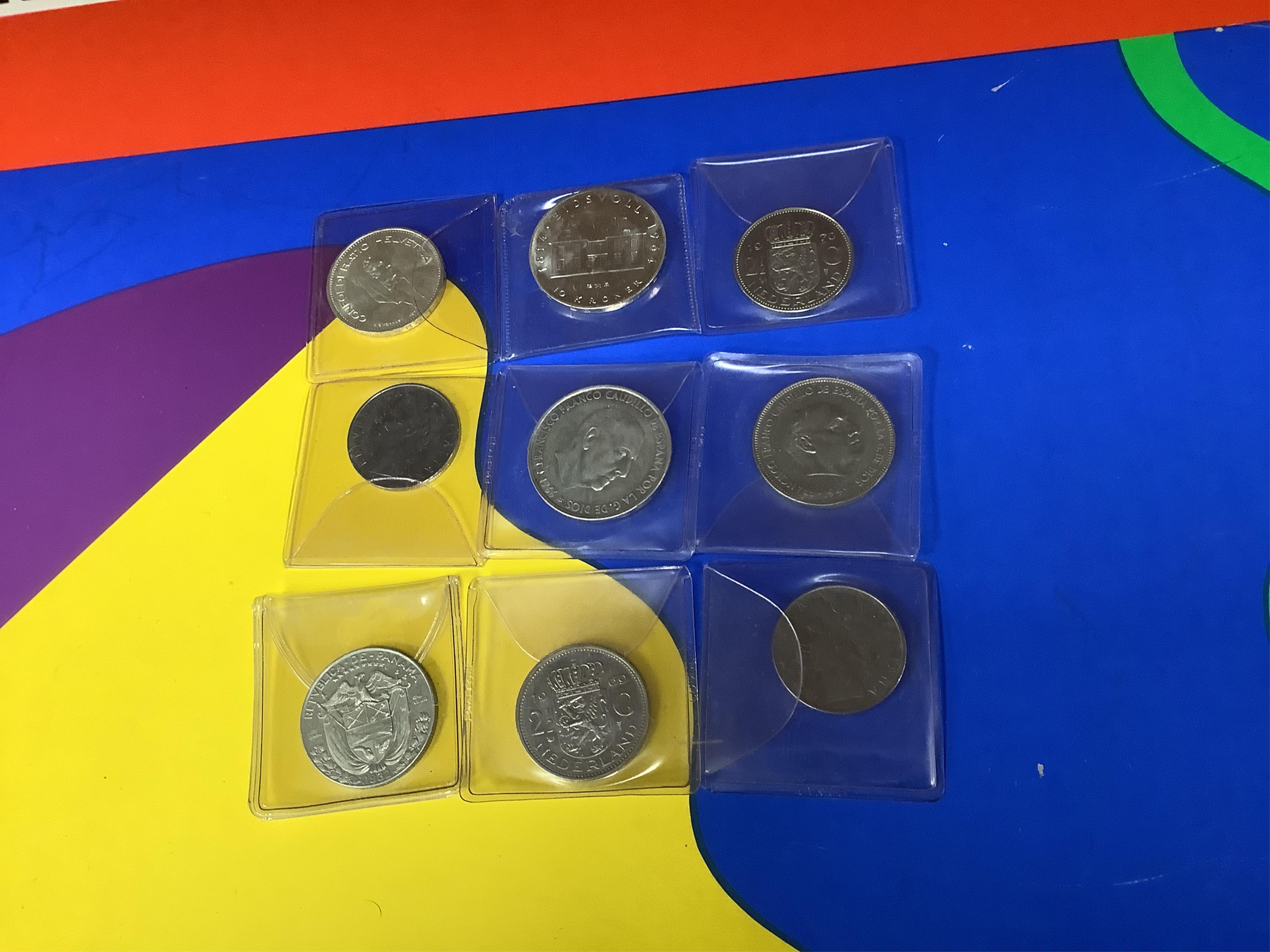 World coins and banknotes, including ‘crowns of the world’ Bermuda, Canada South Africa etc some may be replicas, in three albums, together with examples in clear plastic wallets the majority 1950 or later